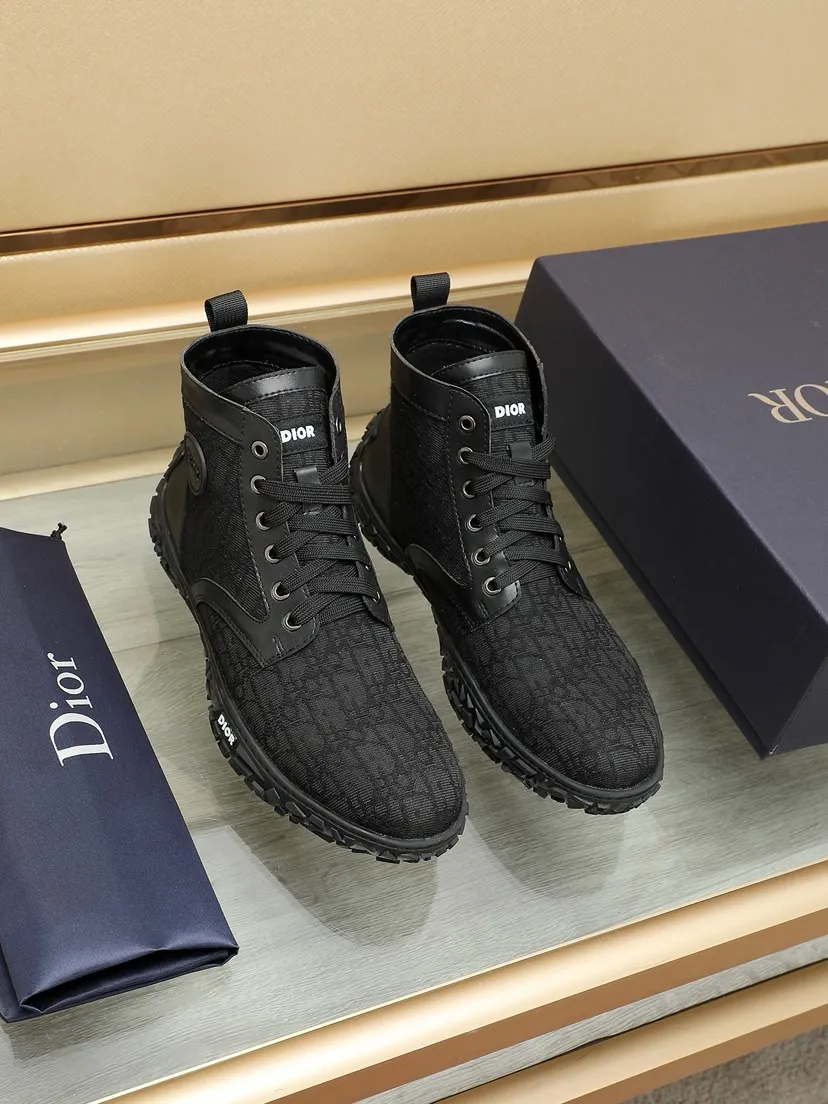 Factory P460 men's shoes💰【Dior】Dior✨ is online simultaneously👏 This casual sports shoe is a new product in the series and continues Di*r's classic style. The upper is made of original first-layer cowhide, paired with a textured outsole, and the brand's iconic details are on the side openings to enhance the style. Fashionable and versatile. Create a casual look. Size: 38-44 (45 customized)